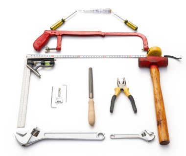 kırpma yolları olan bir ev şeklinde araçları