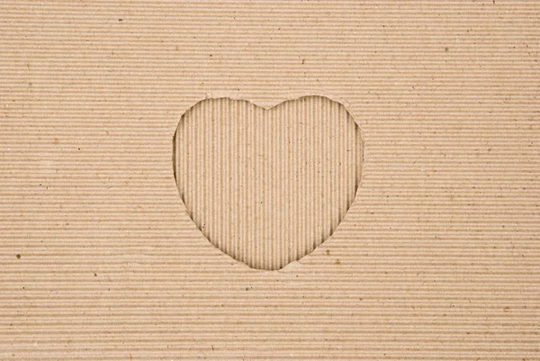 Papelão ondulado com uma forma de coração recortada, vertical — Fotografia de Stock