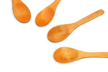 kadar dört tahta kaşıklar yuvarlağına beyaz kopya alanı ile