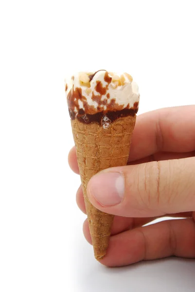 Ruka držící mini čokoládová příchuť zmrzliny s ořezovou cestou — Stock fotografie