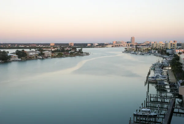 Tôt le matin de l'eau claire à tampa florida USA — Photo