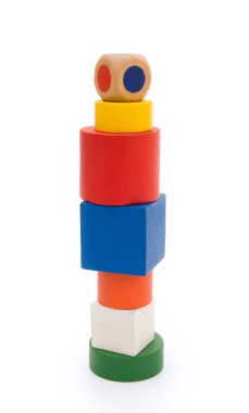 kırpma yolu ile farklı renkler ve şekiller tahta bloklar biriktirecek