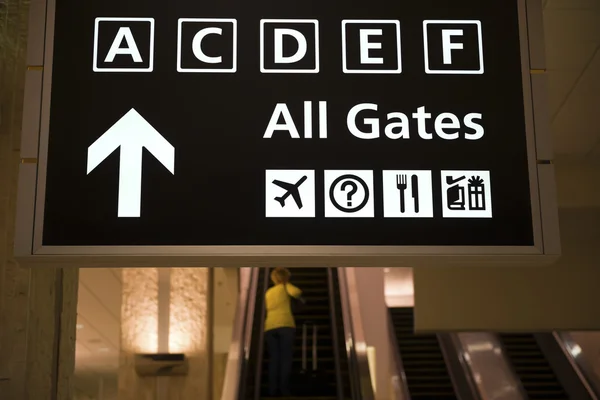 Departure gates sign and escalators — Stock Photo, Image
