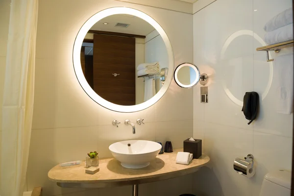 Modern banyo iç mimarisi