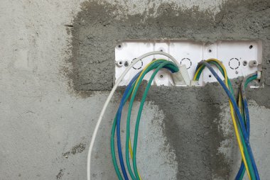 bitmemiş elektrik kablo soketine ve duvar