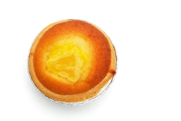 Верхний вид яичный пирог на белом с вырезкой пути — стоковое фото