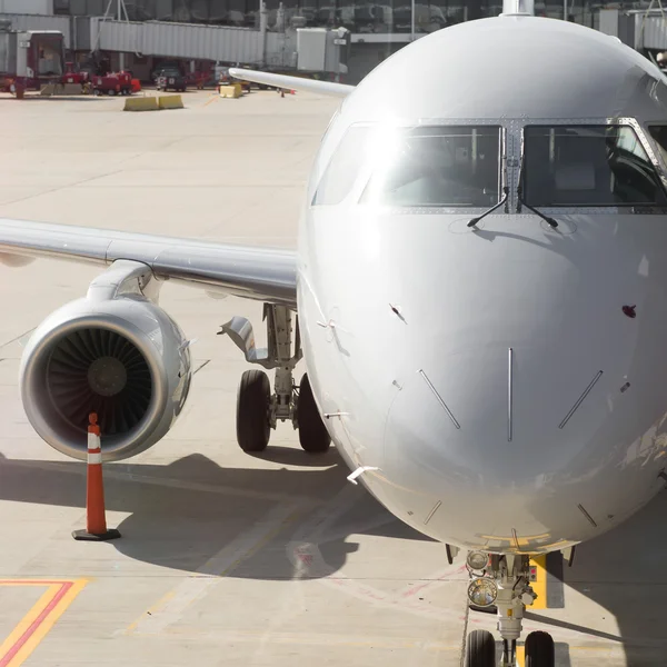 Avión preparándose para despegar —  Fotos de Stock