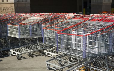 alışveriş sepetlerini süpermarket dışında hatları