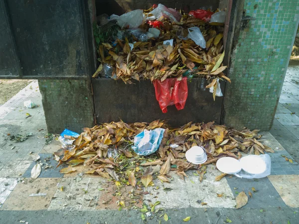 Casa llena de basura — Foto de Stock