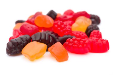 beyaz zemin üzerine vitamin ile yan görünüm chewy sakız