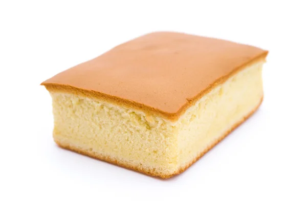 Боковой вид бисквит торт на белом фоне — стоковое фото