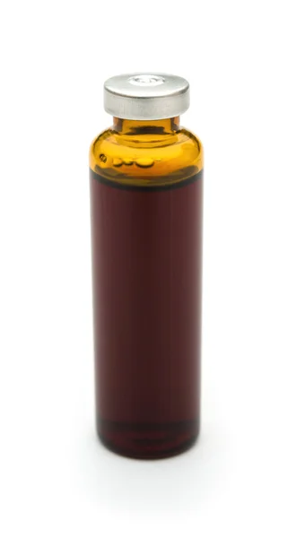 Ampolla médica de cerca en blanco con camino de recorte — Foto de Stock