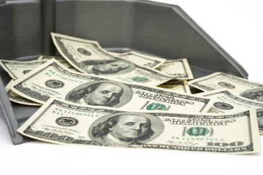 çöp kutusu içinde USD