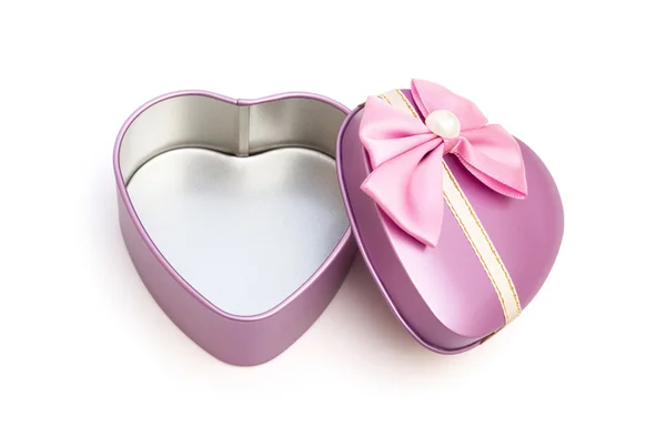 Beyaz Kırpma yoluyla, açık kalp şekli hediye kutusu — Stok fotoğraf