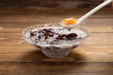 Çin fasulye şurubu, tatlı patates ve sago yemek.