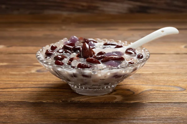 Çin fasulye şurubu, tatlı patates ve sago yemek.