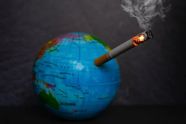 Globe Roken Donkere Ruimte — Stockfoto