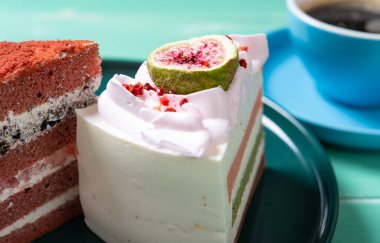 tatlı kekler ve bir fincan kahve