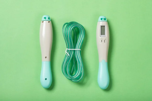 Top View Skipping Rope Digital Counters Green Background — Stock Photo, Image