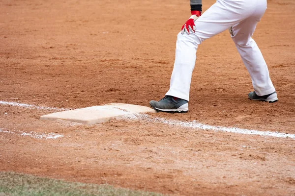 Spieler Steht Auf Einem Baseballfeld — Stockfoto