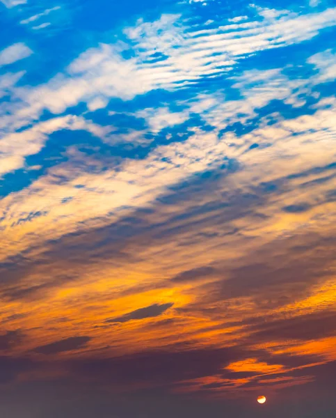 Beautiful Clouds Sunset Time Vertical Composition — ストック写真