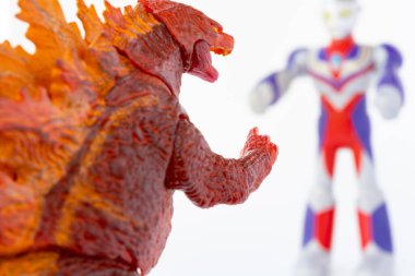 Zhongshan; Çin-29 Nisan 2021: Kırmızı Godzilla ve Ultraman beyaz üzerine.