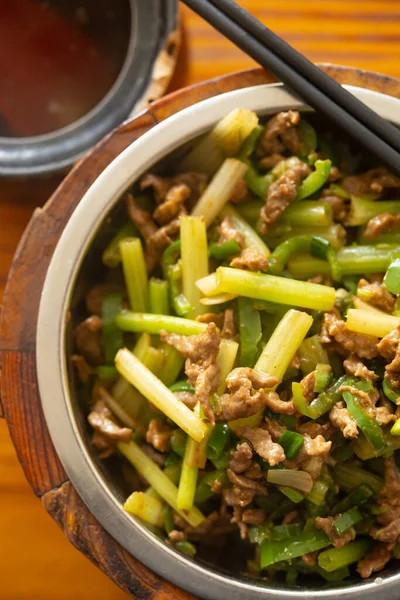 Bovenaanzicht Fast Food Van Gebakken Varkensvlees Met Selderij Met Kom — Stockfoto