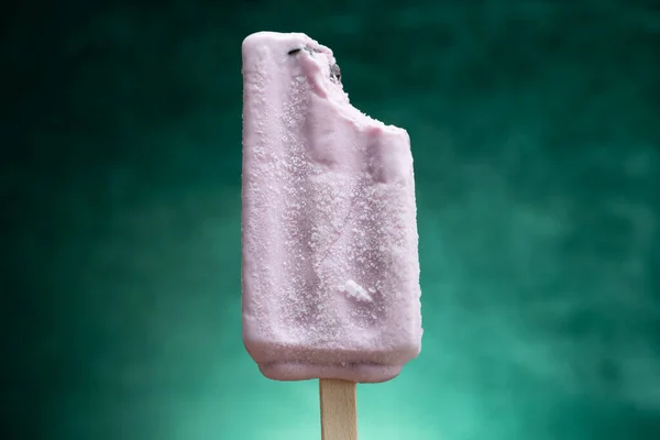 Paleta Sabor Patata Dulce Con Tapioca Con Bocado Sobre Fondo — Foto de Stock