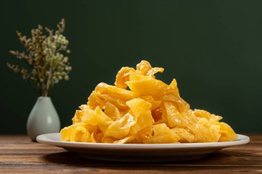 Tatlı yumurta bükülmesi yatay bileşimi olarak adlandırılan geleneksel Cantoness şekerlemesi