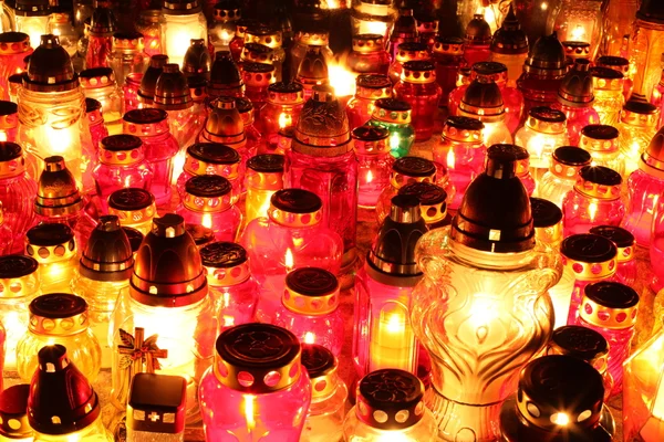 Mum ışıklı mezarlığı