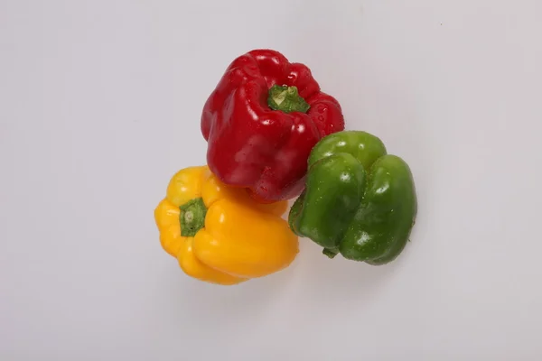 Червоний, жовтий і зелений болгарський перець — стокове фото