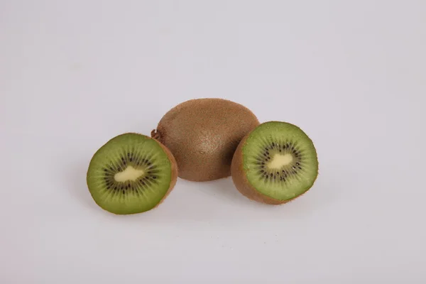 içinde yarım kesilmiş kivi