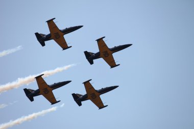 air Show'da uçan uçaklar