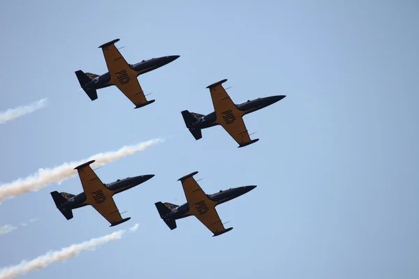 air Show'da uçan uçaklar