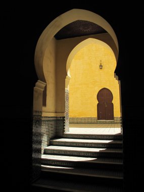 Sarı duvar ile geleneksel ark, Fas, meknes. moulay ismail Türbesi.