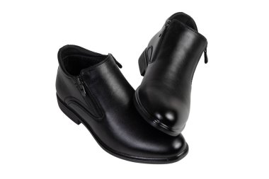Beyaz arkaplanda izole edilmiş klasik siyah erkek ayakkabıları