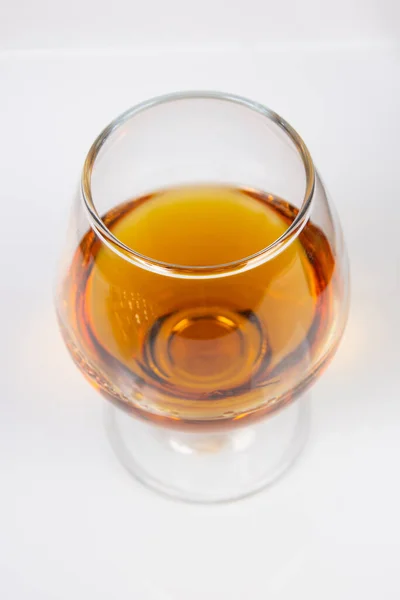 Glas Mit Cognac Auf Weißem Hintergrund — Stockfoto