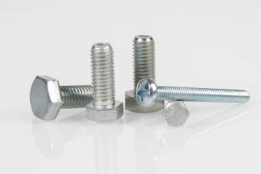 cıvata ve fındık beyaz arkaplanda izole