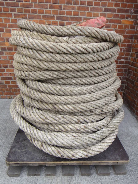 Palet üzerindeki ip