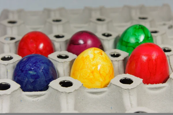 Huevos de Pascua de colores en una gama — Foto de Stock