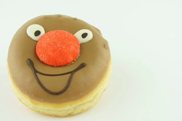 kek boyalı yüz ve kırmızı burun