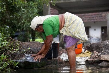 çamaşır işgal kadın
