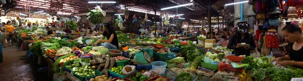 Panoramic of market in Siem Reap — Stock Photo, Image