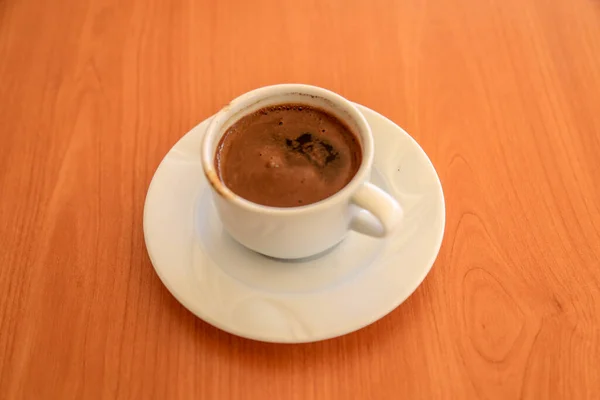 Koffie Turkse Koffie Koffiekopje Een Houten Tafel Geselecteerde Scherpstelopname — Stockfoto