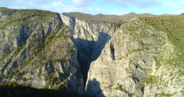 Valla Kanyonu 'nun Kure dağlarındaki 4K Hava Görüntüleri, Pinarbasi, Kastamonu, Türkiye