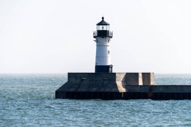 Duluth Limanı North Breakwater Deniz Feneri Canal Park 'taki Superior Gölü' nde.