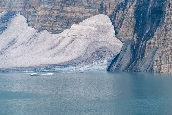 Lago Grinnell Superior Parque Nacional Glacier Dia Nebuloso Esfumaçado — Fotografia de Stock