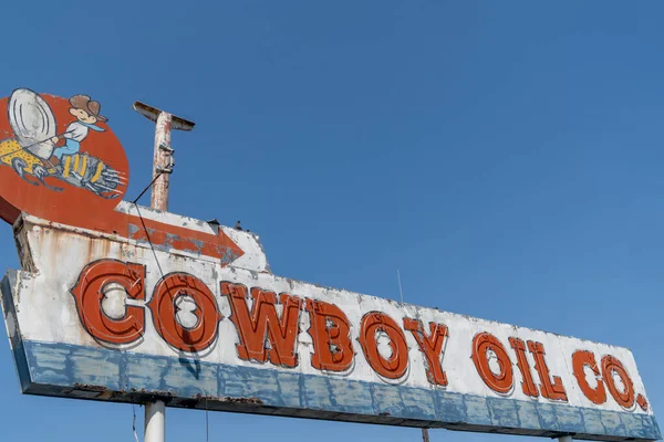Pocatello Idaho August 2021 Famous Cowboy Oil Company Sign Abandoned — Stock Photo, Image