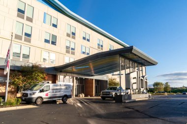 Green Bay, Wisconsin - 21 Ekim 2021: Marriott International markasının bir parçası olan Aloft Otel binasının dışı