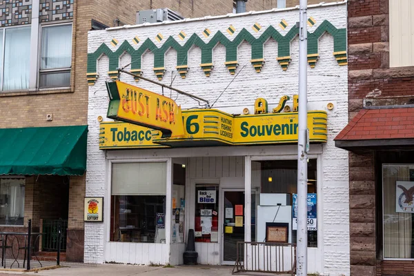 Escanaba Michigan October 2021 Exterior Just Ask Tobacco Souvenir Shop — Stock Photo, Image